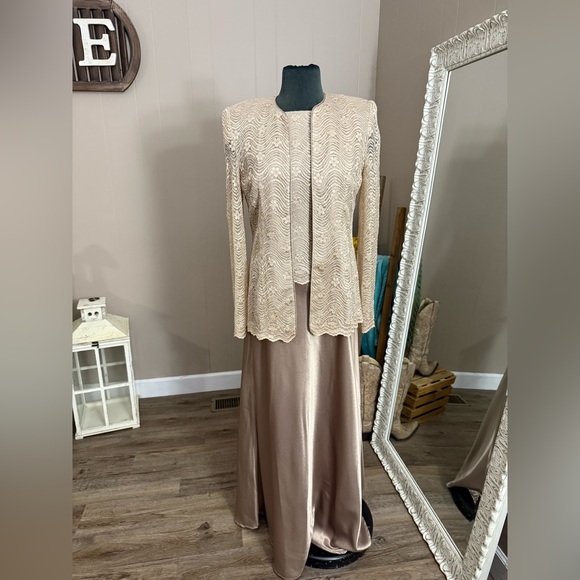 Cachet Dresses & Skirts - Cachet • 2 Piece Champagne Lace Satin Gown